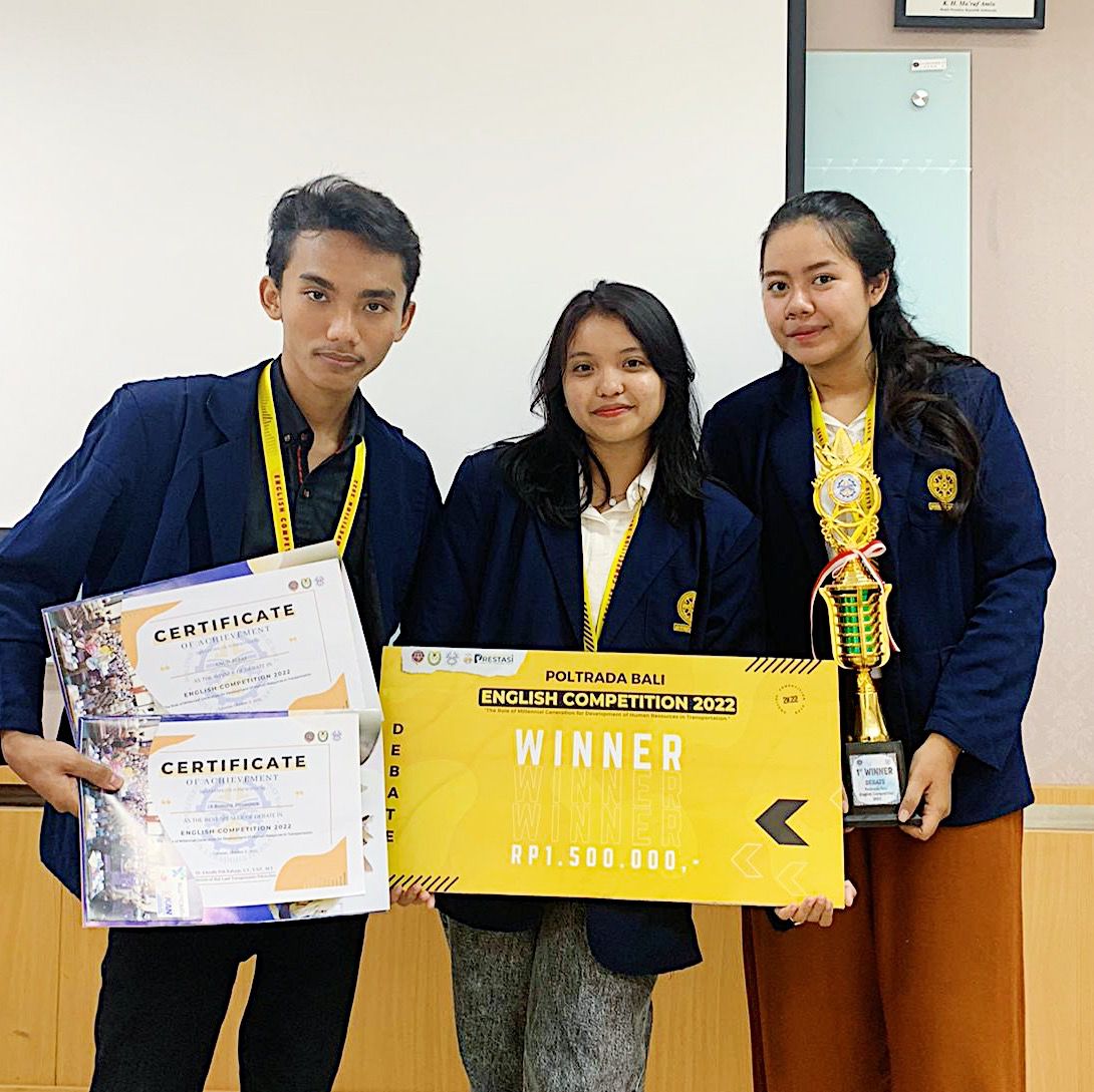 First Place in English Competition Debate Competition Won by Student Representatives of SCIL FH UNUD